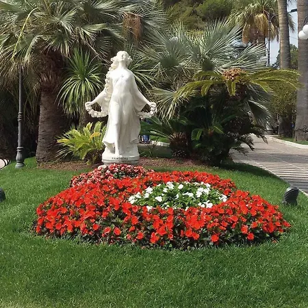 Frida Center *